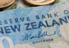 Ngân hàng Dự trữ New Zealand hạ lãi suất cơ bản xuống 0,25%