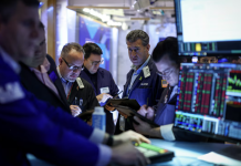 Chứng khoán Mỹ chững lại chờ tin Fed, giá dầu tiếp tục trượt dốc