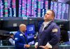 Dow Jones lập đỉnh mới, Nasdaq hụt hơi khi dòng tiền rời cổ phiếu AI; giá dầu lao dốc hơn 3%
